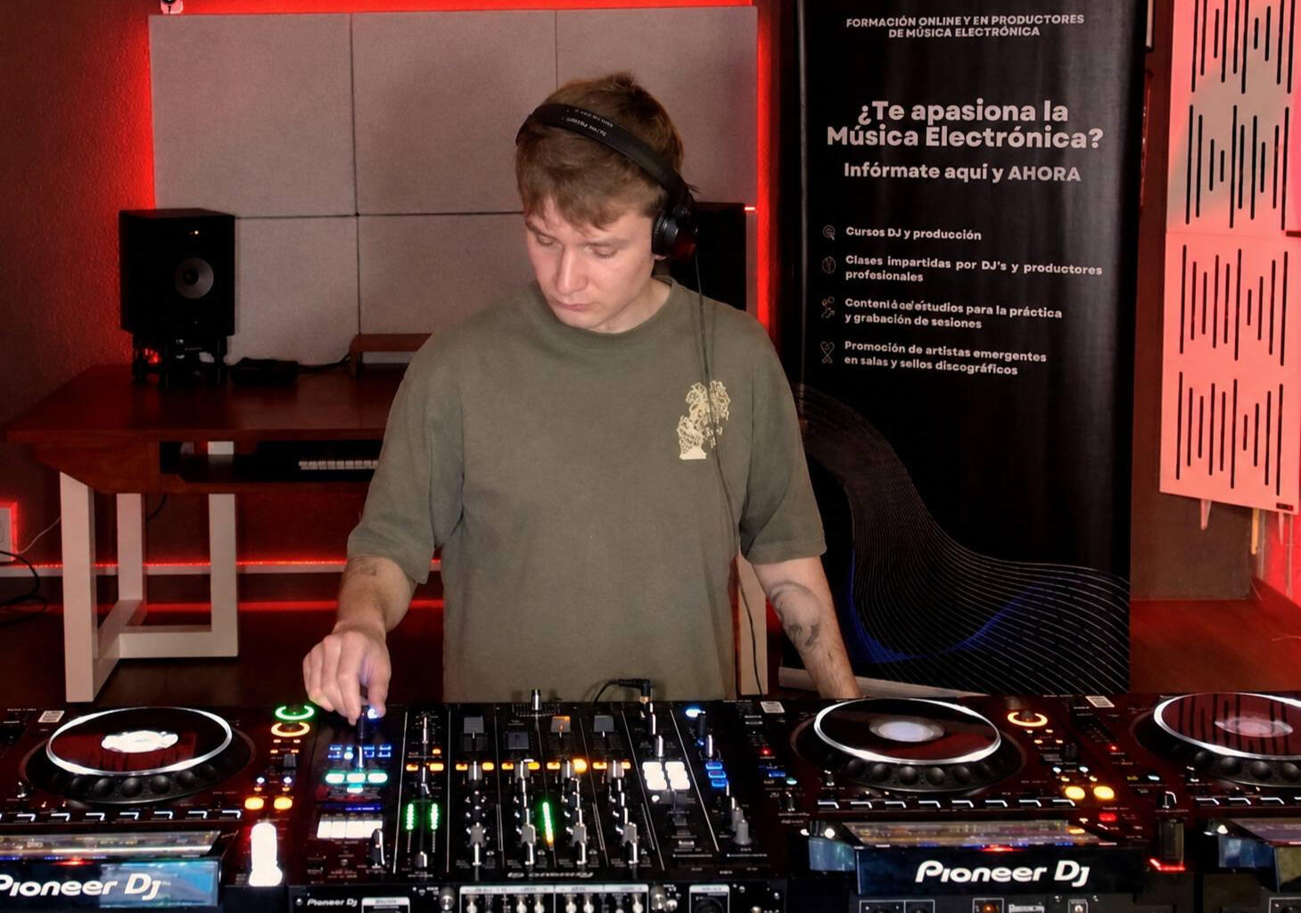 R.Dabizha Ukrainian DJ R. Dabizha performing an Organic House DJ set